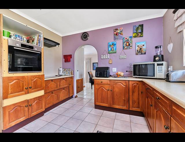 4 BEDROOM HOUSE FOR SALE IN STRUBENSVALLEI